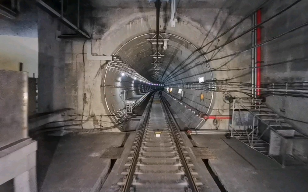 地铁隧道内是啥样的？无人驾驶地铁带你“穿越时空”