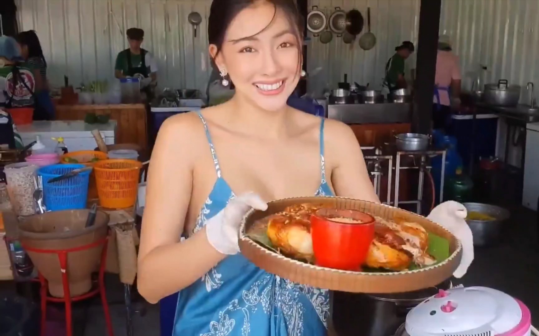 The boss's wife's chicken is really tasty, so have Old Silent tell the boss's wife that I want to eat roast chicken