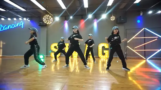 教你跳一个很有节奏感的舞蹈