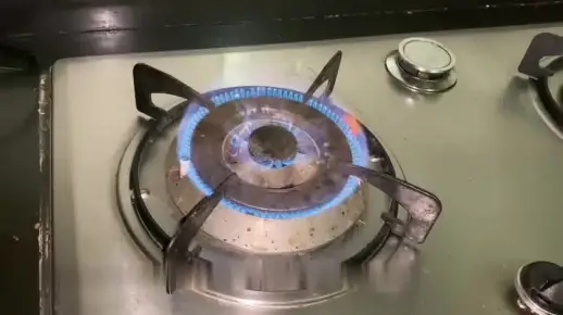 燃气灶冒火花的原因