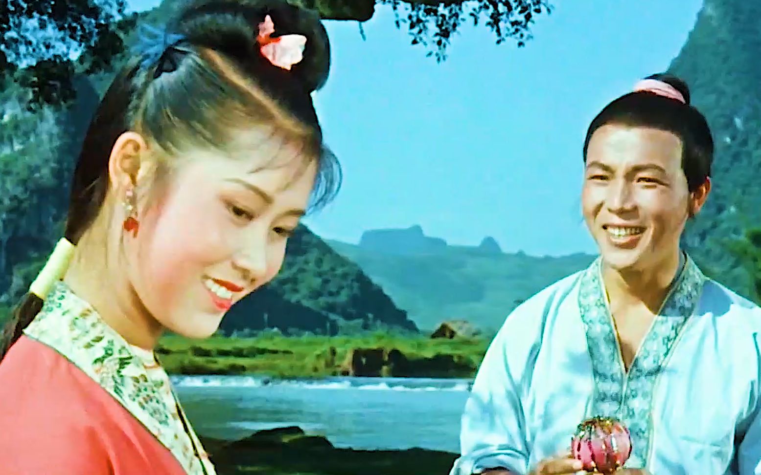 1960老电影《刘三姐》原声插曲《世上哪见树缠藤》演唱：傅锦华、李敏玲
