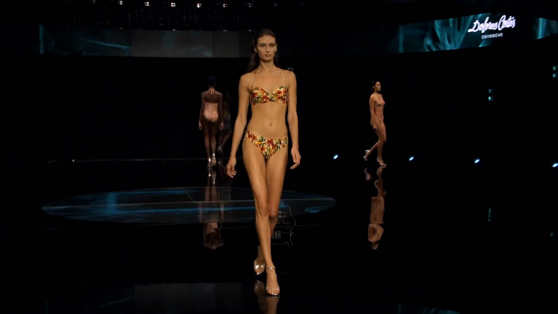 西班牙时尚品牌Dolores Cortes 2021年Moda Cálida时装秀场