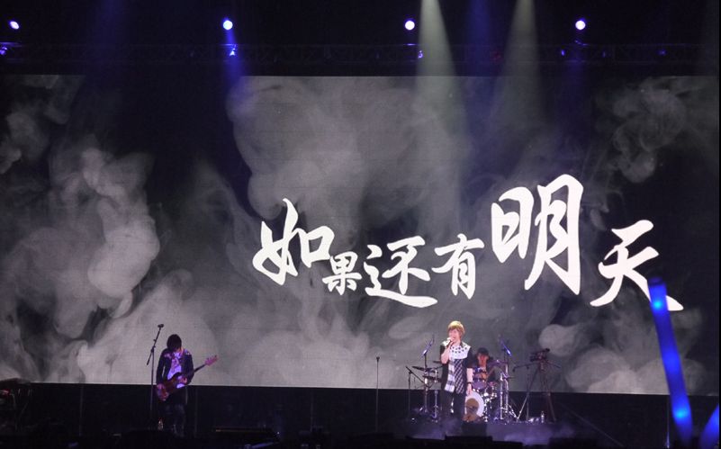 五月天:灿烂青春要像烟火——《盛夏光年》
