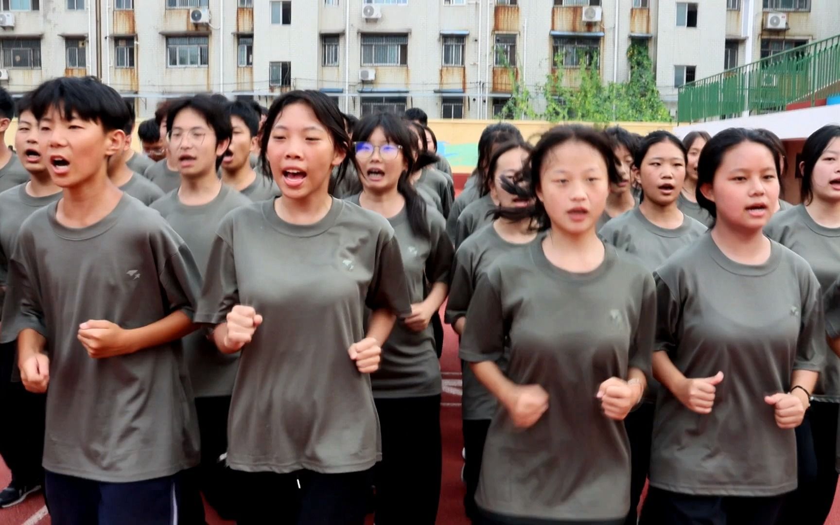 许昌市第三高级中学高一新生国防教育素质拓展训练营开营