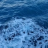 轮船在琼州海峡上击起的浪花