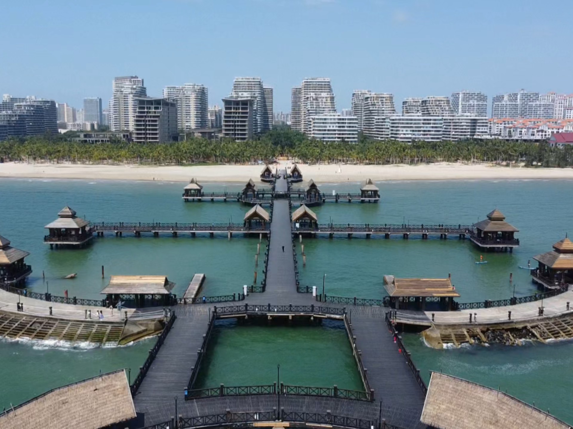 航拍海南文昌逸龙湾海上图书馆，走在栈桥上别有意境。#自驾海南环岛游