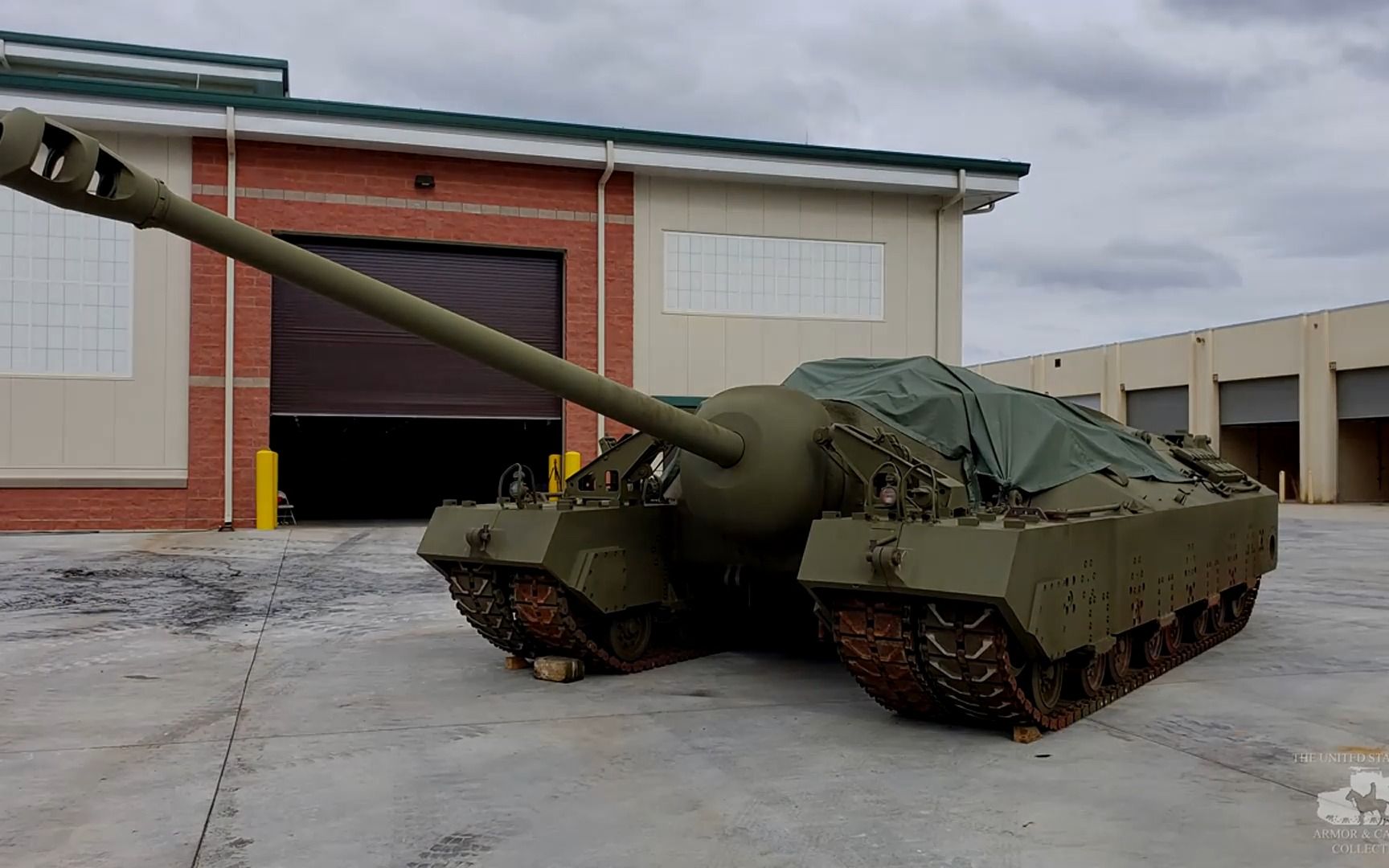 2020年10月28日美国陆军装甲骑兵将T28&T95重新组装成 90 吨的四履带配置。
