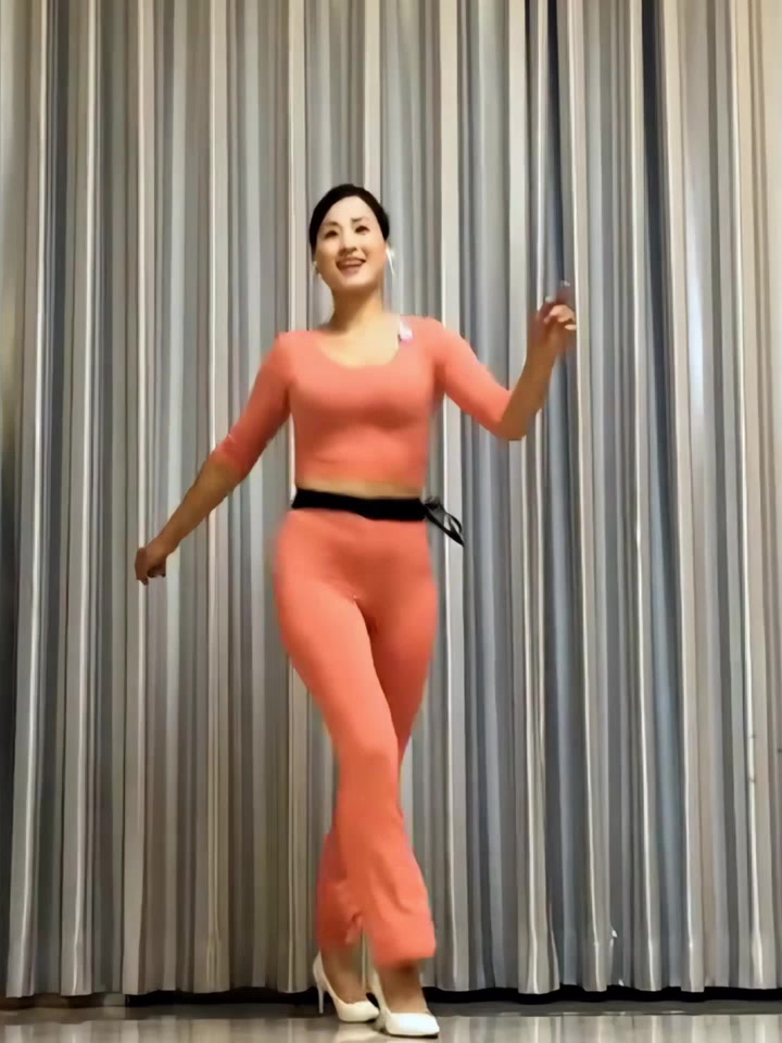 青青世界广场舞