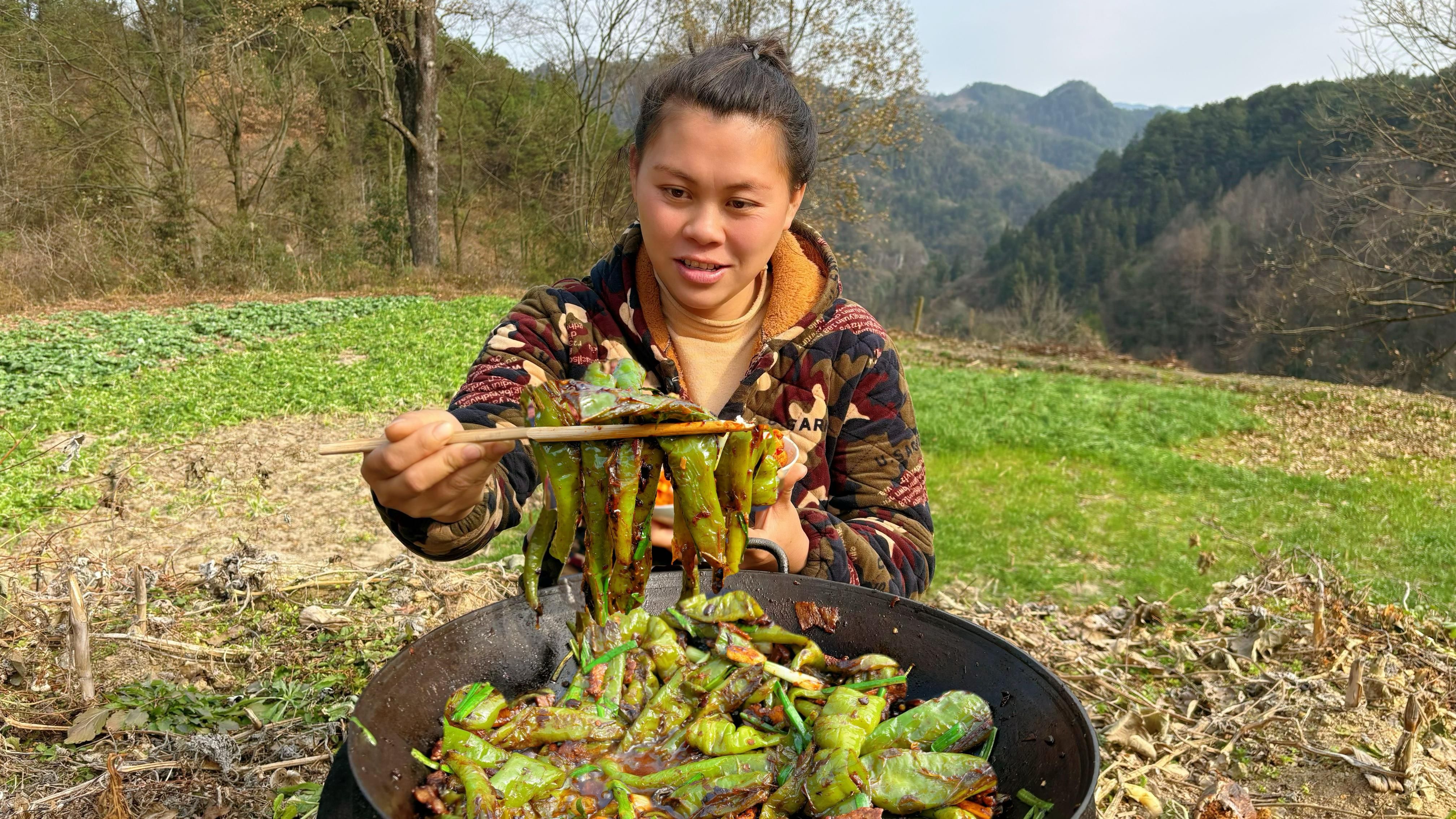 今天欧妹干完活，做了一大锅豆豉辣椒炒肉吃到饱 欧妹呀 欧妹呀 哔哩哔哩视频