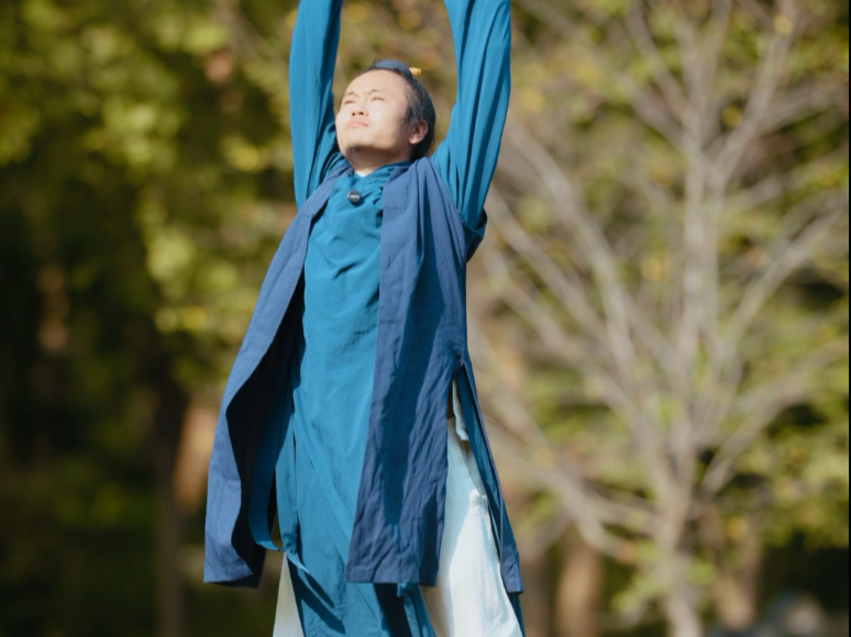 无精打采阳气不足，练练这个动作，每天十分钟。简单又轻松。