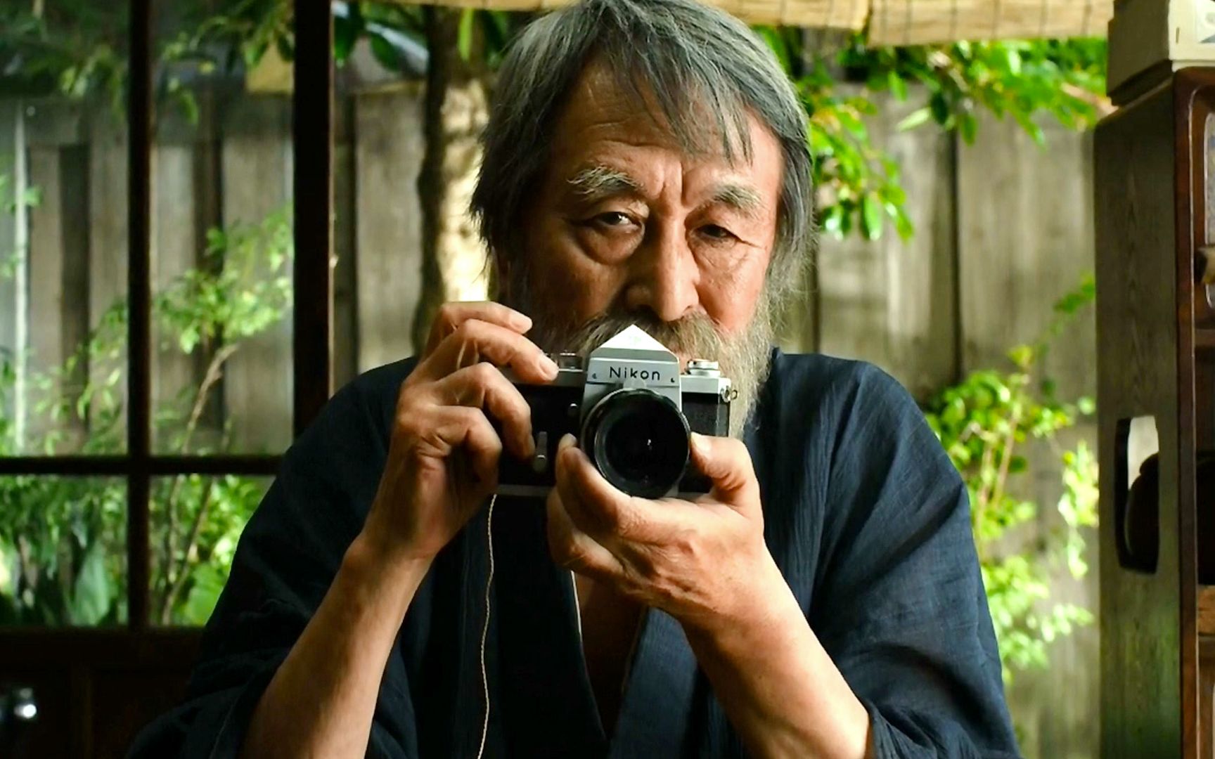 【越哥】一直在找的日本电影，这个30年没出门的宅男，治愈了我整年的焦虑