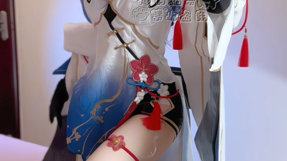 Does Gan Yu look good in his new outfit?