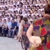 高三女老师穿旗袍拍毕业照引全校欢呼：祝考生旗开得胜
