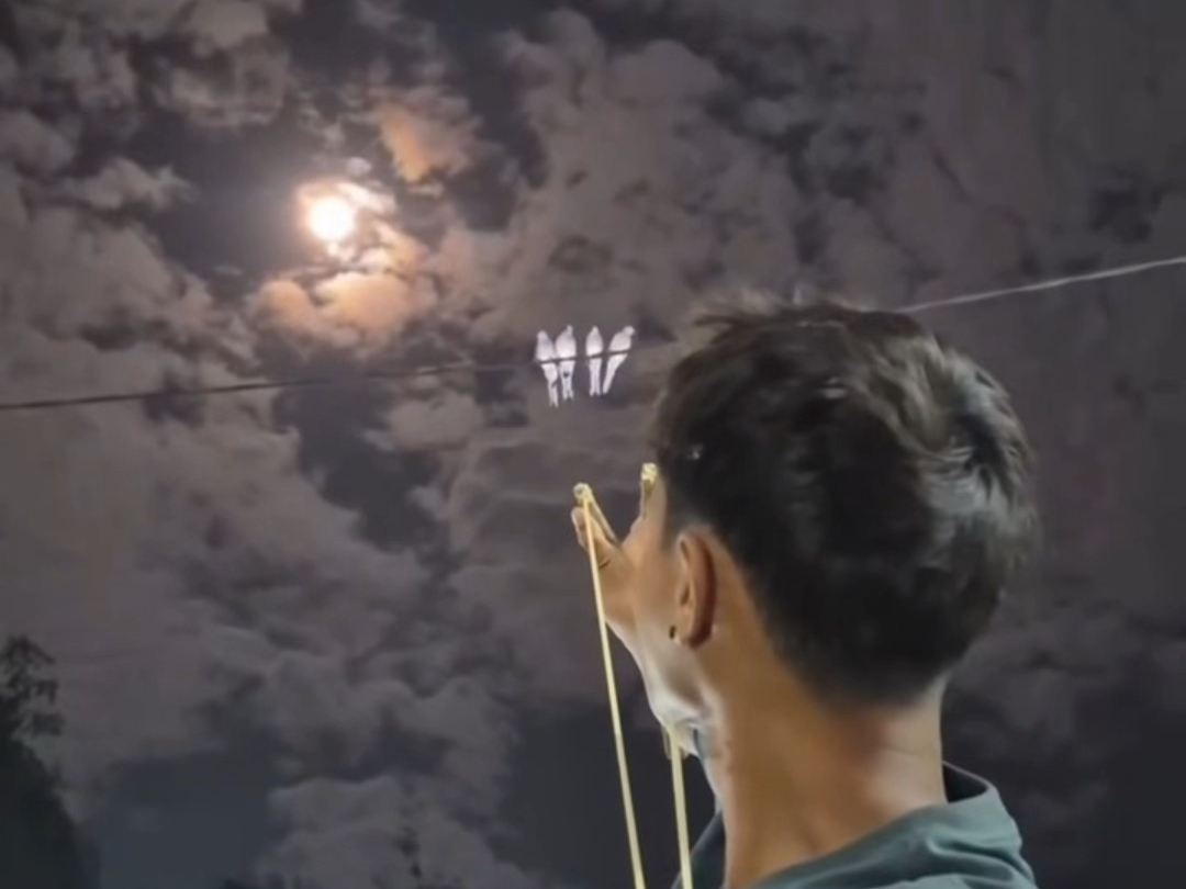充满张力