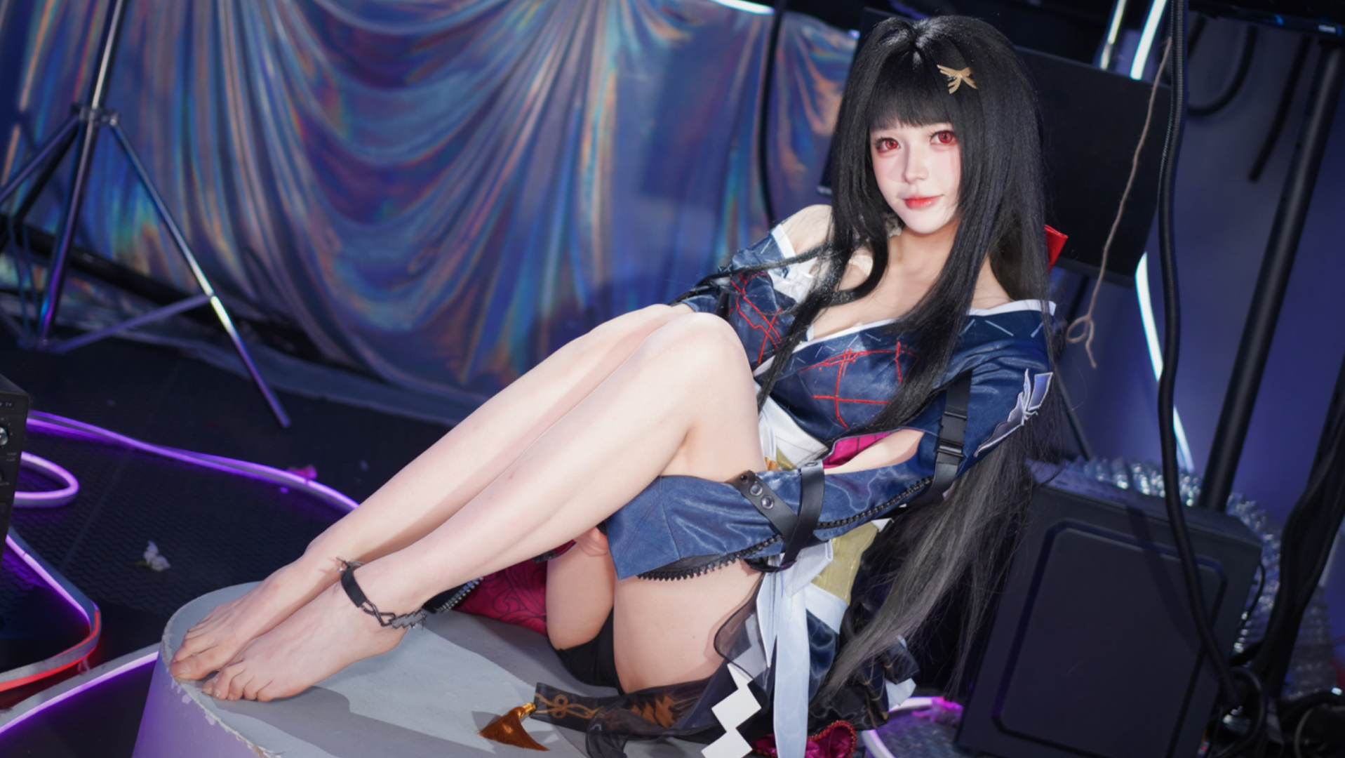 “机 器 人 女 友”