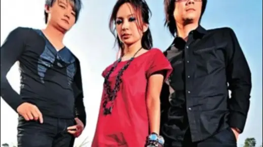 11年前飞儿乐团演唱《你的微笑》，时过境迁，只剩感叹。