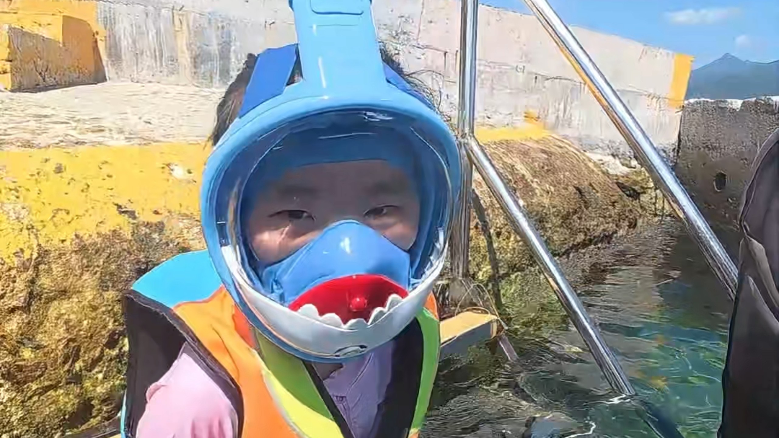 陵水分界洲岛玻璃海浮潜，一家三口一起潜