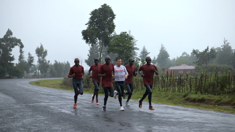 【4K/60FPS】世界上最好的跑步者在这里训练 | 肯尼亚伊滕：冠军之家 I LUIS ORTA