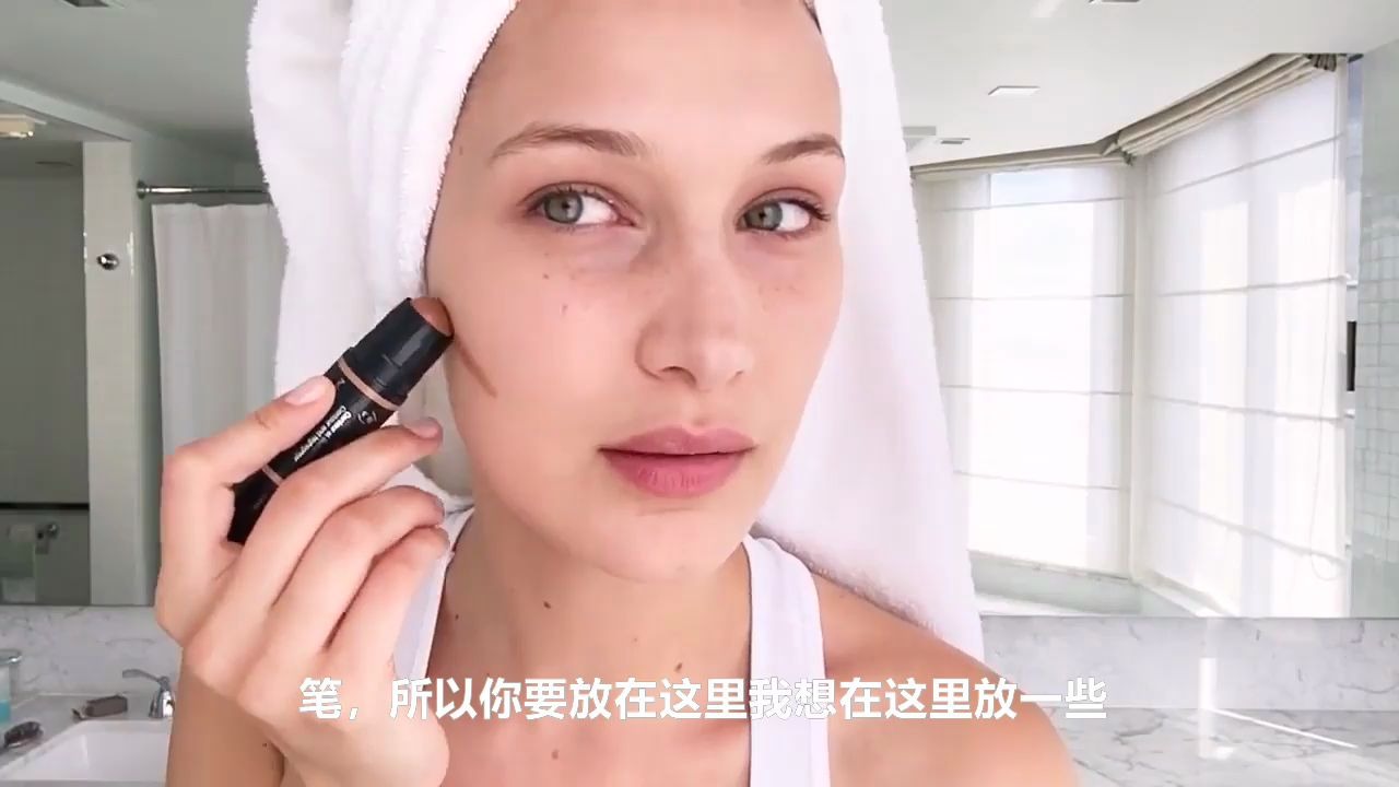 维秘超模贝拉（Bella Hadid）的时差快速美妆指南|Beauty Secrets（VOGUE）