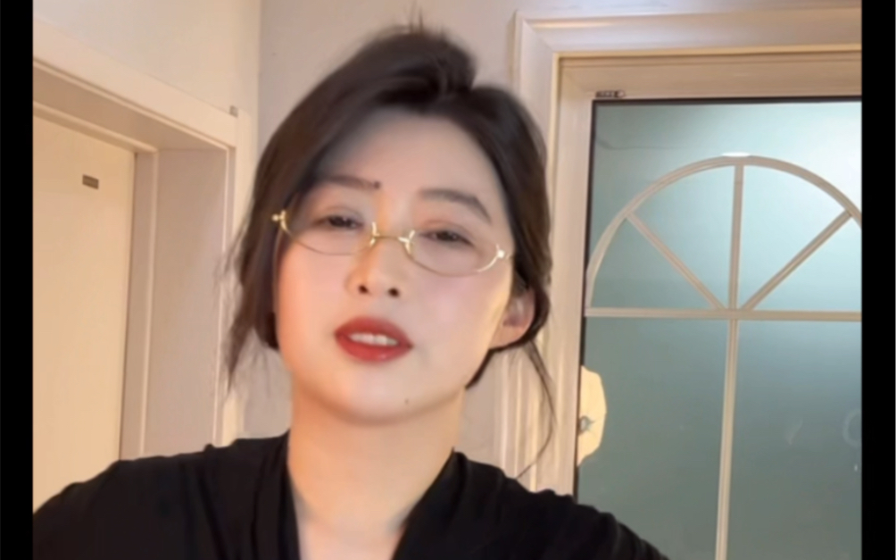 Gold-rimmed glasses Jiang Shujing, but a top-notch nuke streamer?