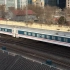 【异国列车】加挂朝方车的K28次国际列车推离北京站