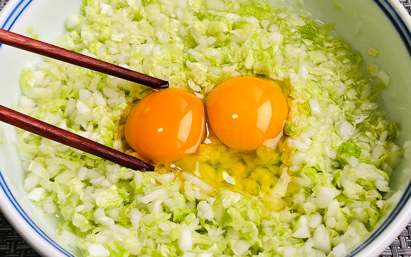 白菜怎么做好吃，我家经常这样做，打2个鸡蛋，做法简单营养美味