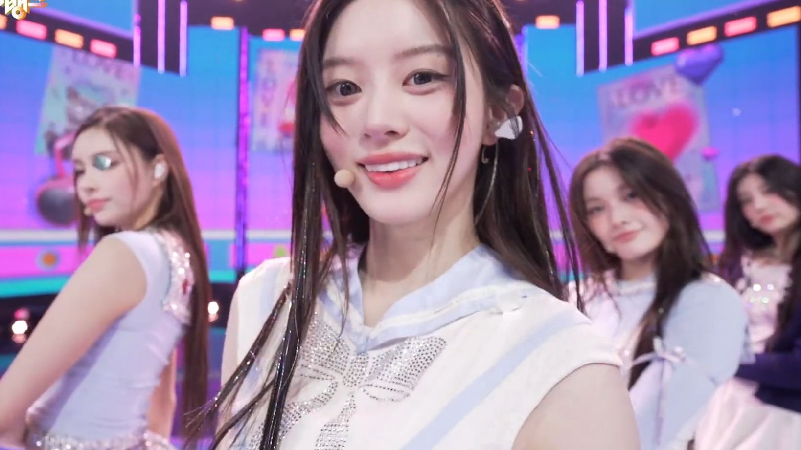 ILLIT最新回归曲【借来的猫】250704打歌舞台