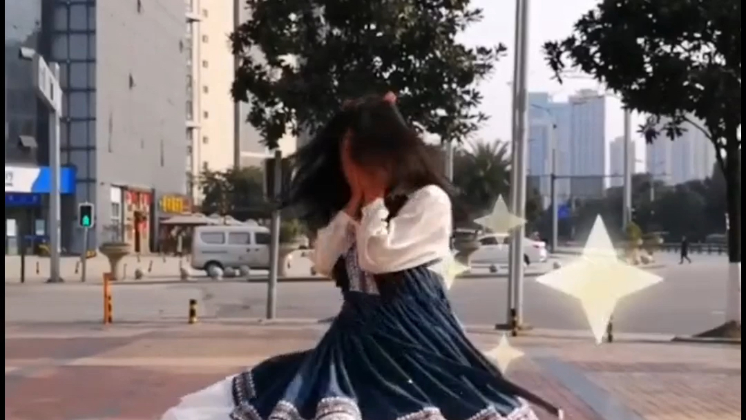 十五个转裙子的视频转圈圈