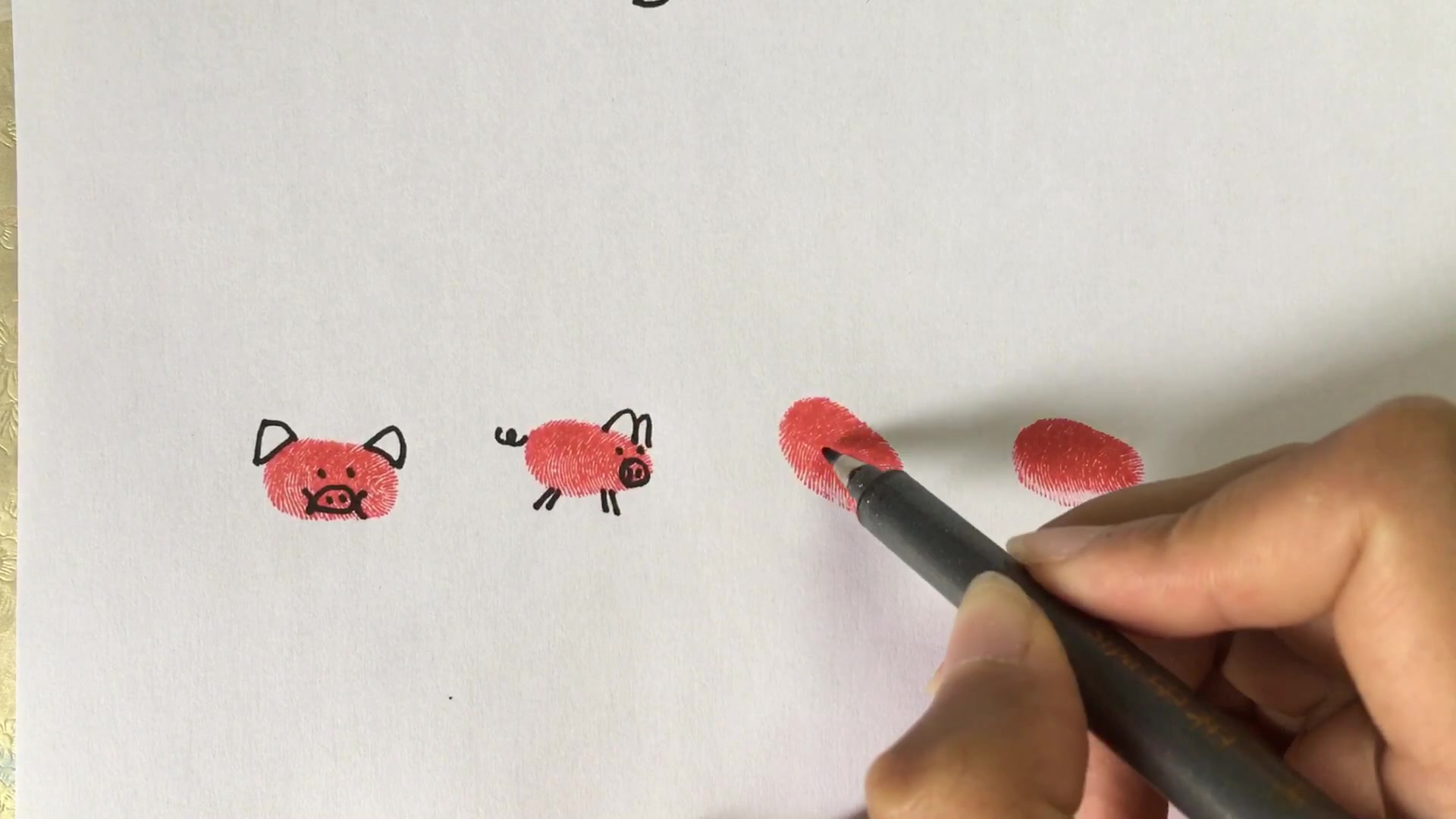 用手指教你画猪