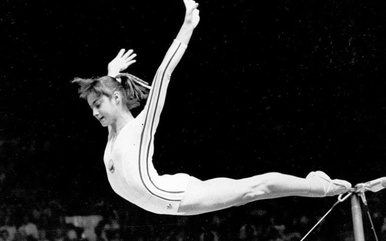 奥运体操史上第一个满分——1976年蒙特利尔奥运会高低杠规定动作 科马内奇Nadia Comaneci