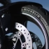 [日常广告] 米其林Road5 摩托轮胎，使用3000英里后湿滑路面刹车距离测试。