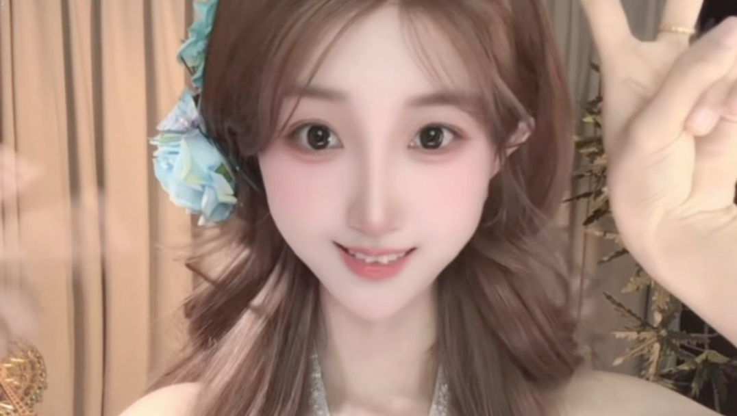 I fell in love, and while playing Landlord, I was gifted a rose.