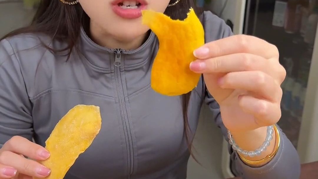 足足一斤装的芒果干！还是三只松鼠大品牌的！