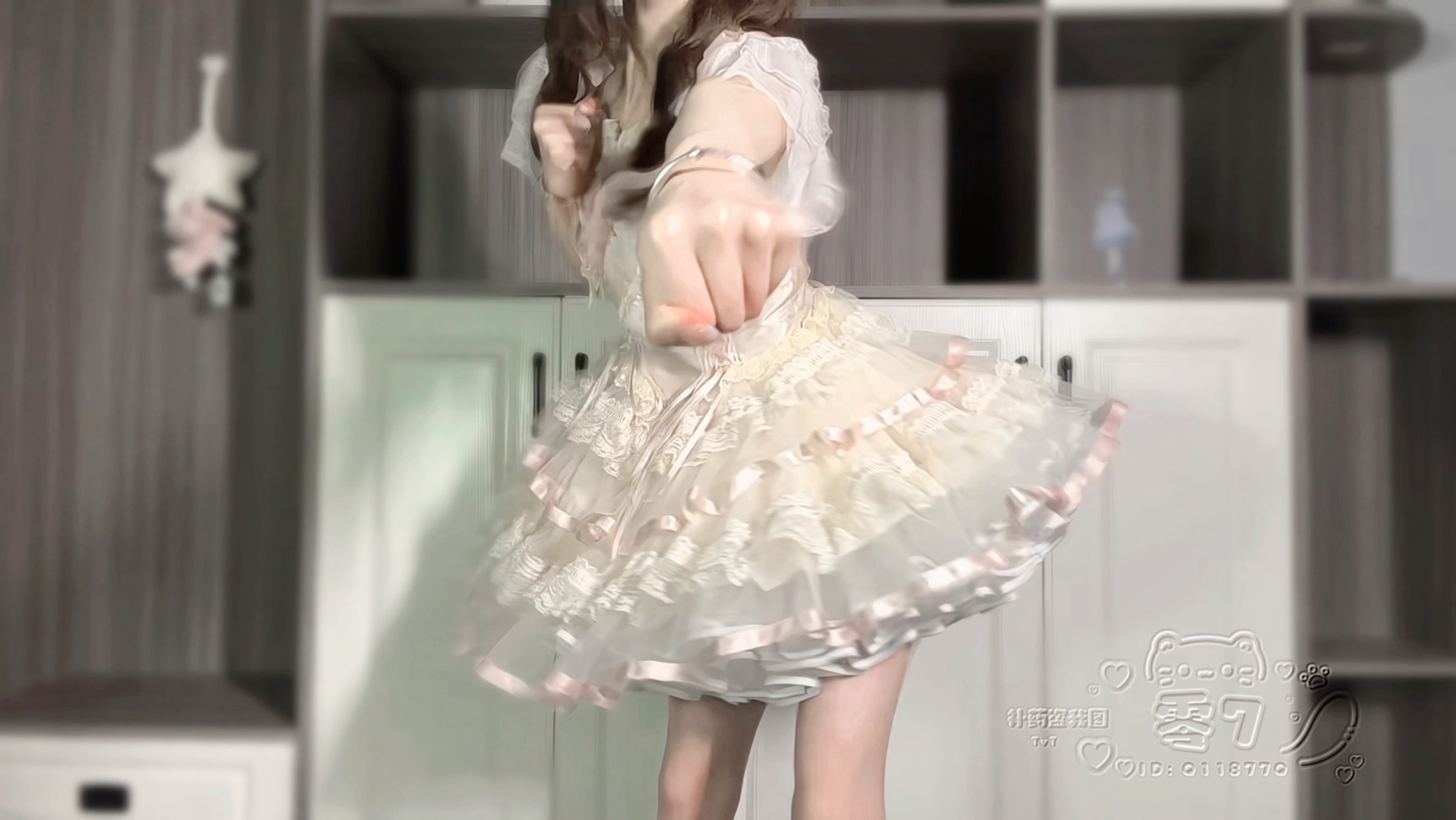 谁知道视频中出现了几条小裙子