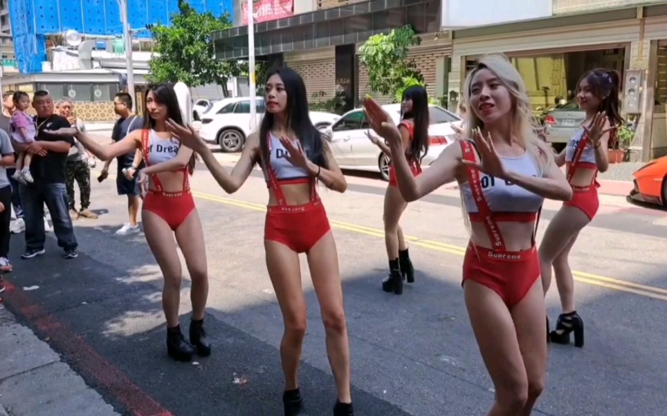 Beautiful stage girl dancing (begs for 50 plays, earns 5 bucks)