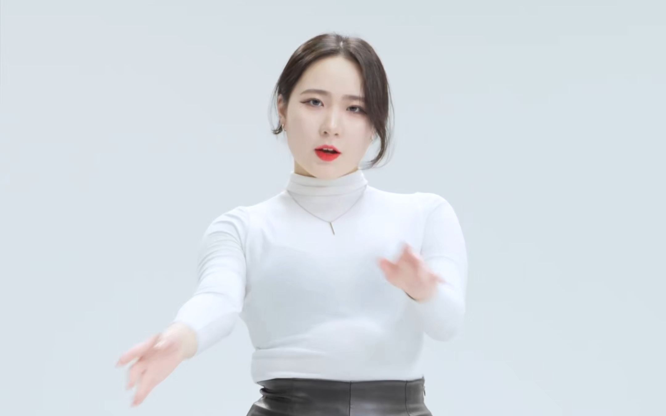 Jung In, HOT PINK, black shorts