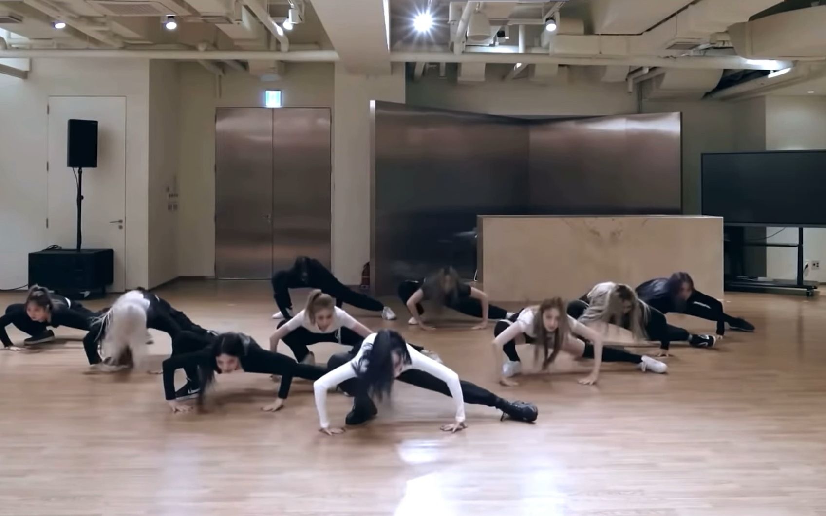 自用 Aespa - Black Mamba 副歌镜面