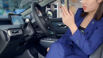 小姐姐裸足挑鞋20230328