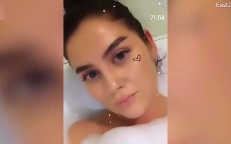 俄罗斯一24岁女子洗澡时边玩手机边充电 遭电击身亡