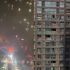 南京小区火灾致15死44伤，居民在高层楼上喊救命，悲伤又绝望