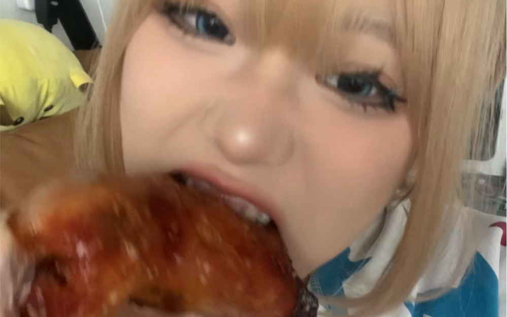Meaningless display of eating noodles