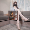 网红台北娜娜是一位名叫Nana_taipei的女孩，她在社交媒体上因其酷似台湾知名网红玩偶姐姐的形象而备受关注，拥有大量的粉丝