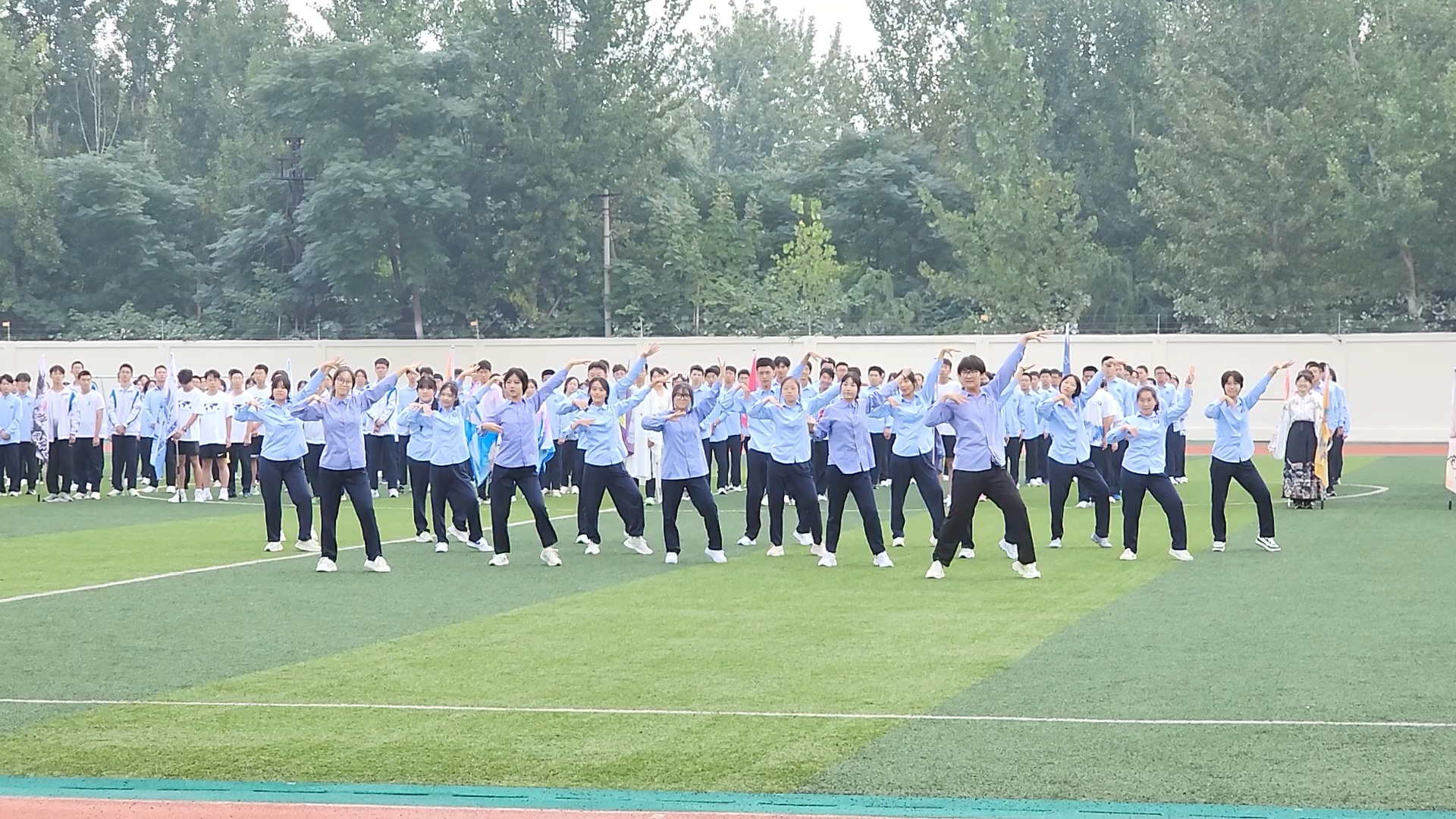 【super shy】山东省实验中学运动会开幕式表演（有些奇怪的运镜）