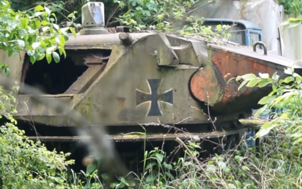 废弃的野外博物馆，摆满了战争遗留的坦克和飞机！