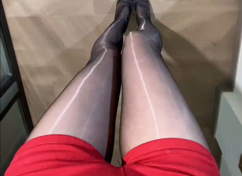 Oily black silk is simply awesome!