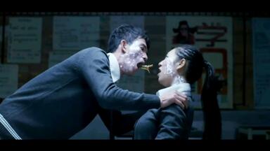 <em class="keyword">美女</em>被不明蛇钻入体内，变异之后变得极具攻击性。