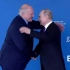 普京与卢卡申科会面，两人亲密拥抱