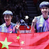 3横扫日本！国乒男团赛后庆祝胜利，一起展示五星红旗