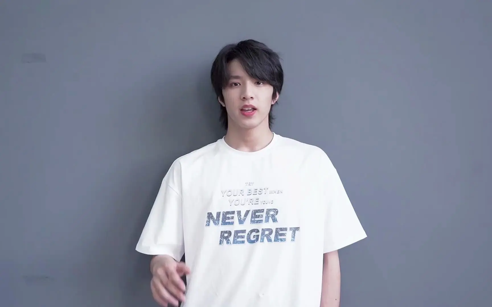 刘耀文为王源打歌,清唱新歌《流星也为你落下来了》