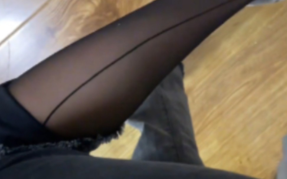 Tips for meeting your boyfriend. Shrimp threads and black silk.